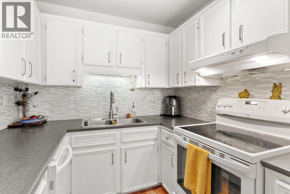Additional image 3 of 304-3155 Gordon Drive, Kelowna, BC, V1W3N6