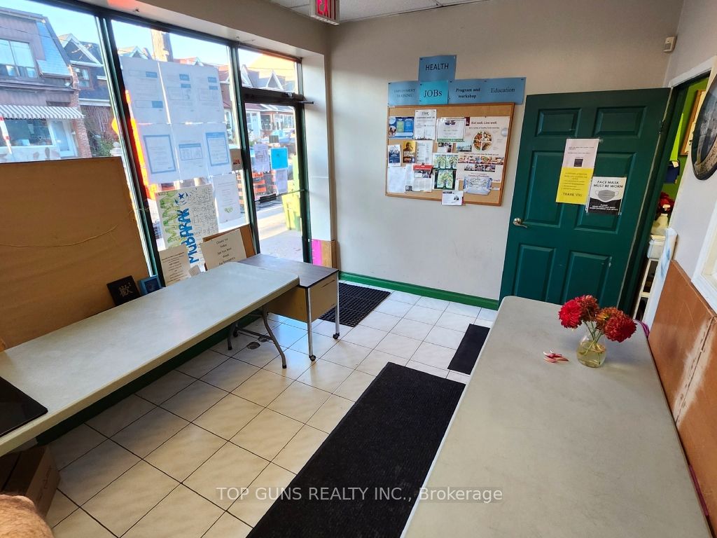 Additional image 5 of 2375 St Clair Avenue W, Toronto, ON, M6N 1K9
