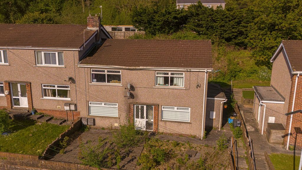 2 bed flat for salePleasant View, Aberkenfig CF32