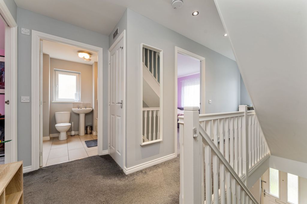 Additional image 14 of 4 bed town house for saleGisborne Drive, Airdrie ML6