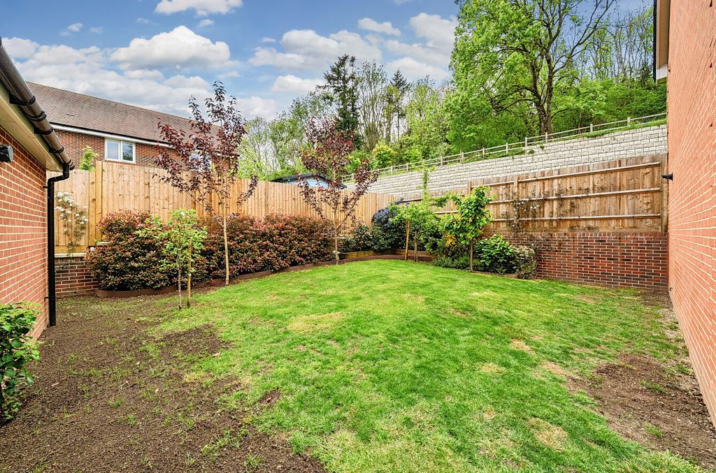 Additional image 19 of 5 bed detached house for saleWalton Close, Alton, Hampshire GU34