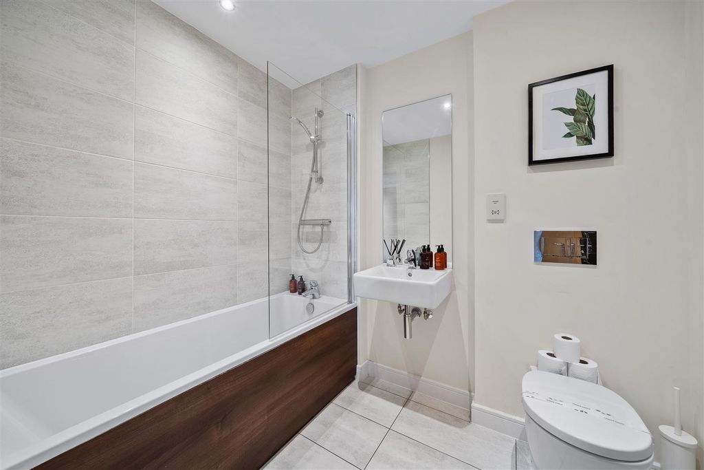 Additional image 17 of 2 bed flat for saleHawker Drive, Addlestone KT15