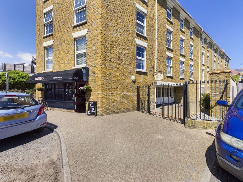 2 bed flat for saleYork Street, Broadstairs CT10 photo 5
