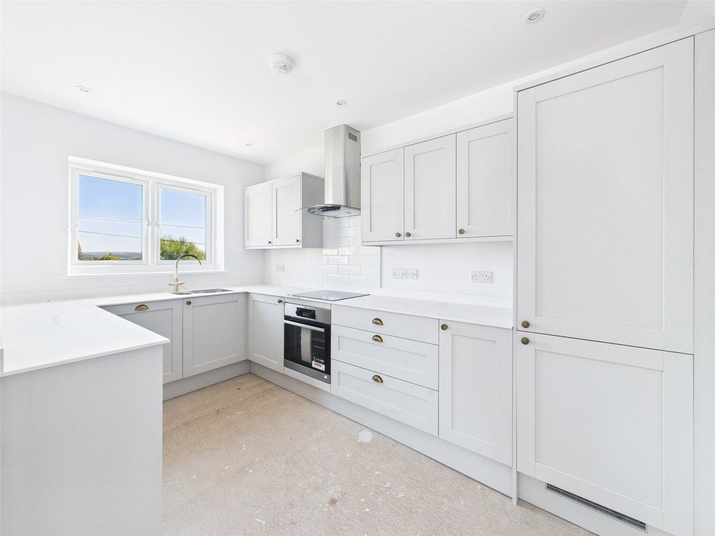 2 bed flat for saleKillerton Road, Bude, Cornwall EX23 photo 3