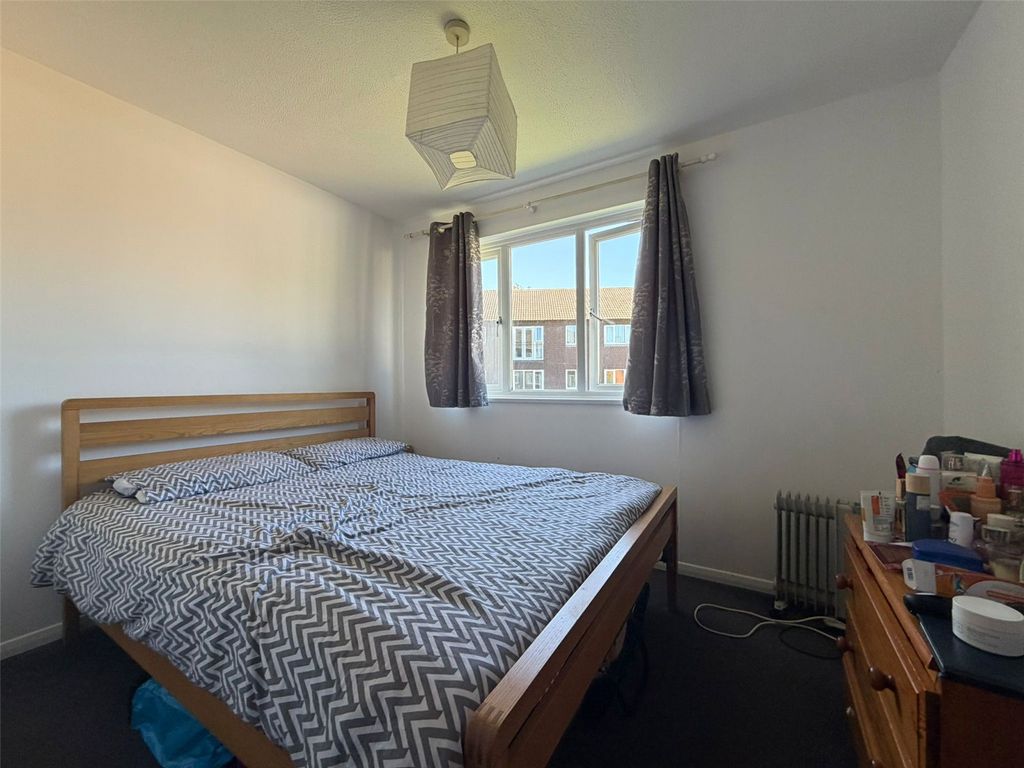 Additional image 4 of 2 bed flat for saleHallington Close, Woking, Surrey GU21