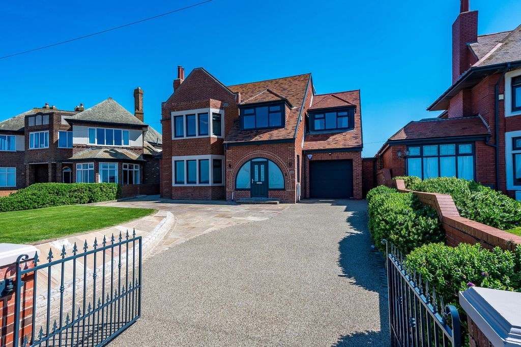 4 bed detached house for saleQueens Promenade, Blackpool FY2