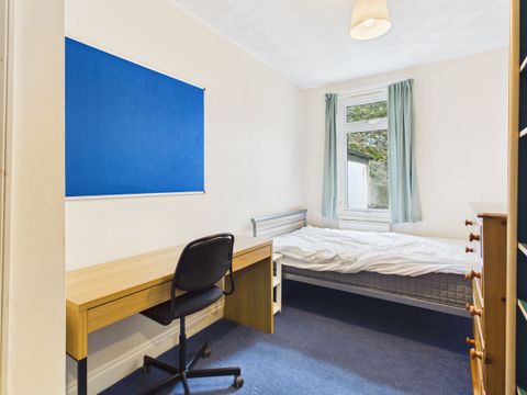 Room 6, Divinity Road OX4, Room to rent
