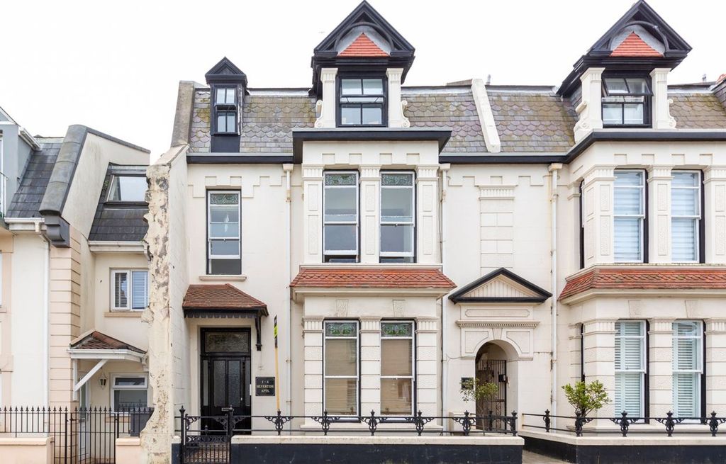 2 bed flat for sale6 Silvertide, St Helier JE2