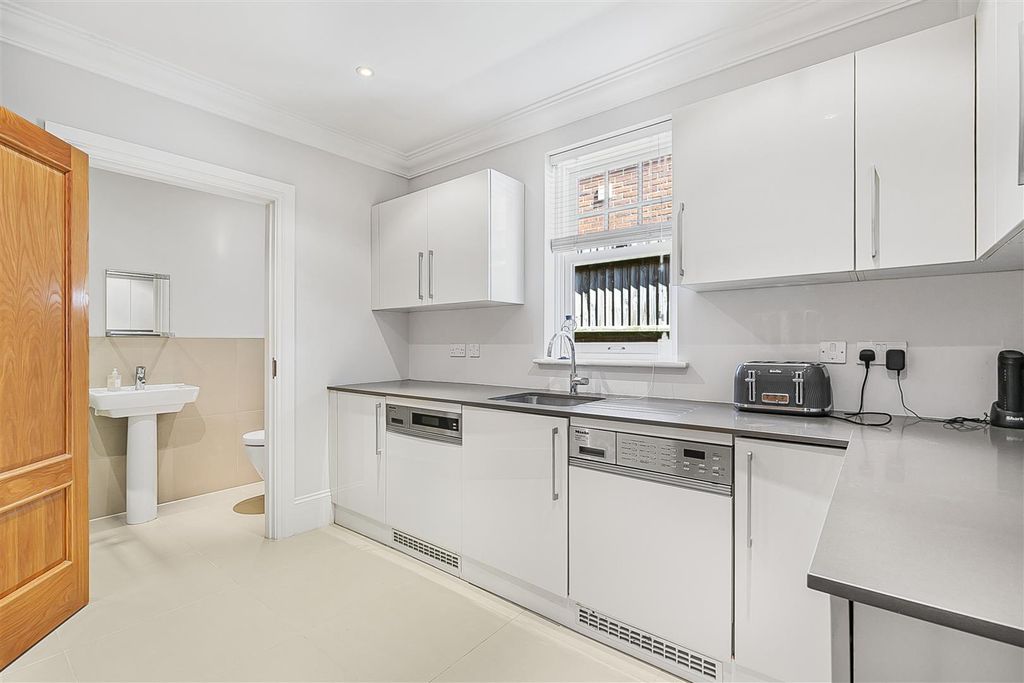 Additional image 11 of 6 bed detached house for saleSubstantial 6200Sqft Family Home, Broxbourne EN10