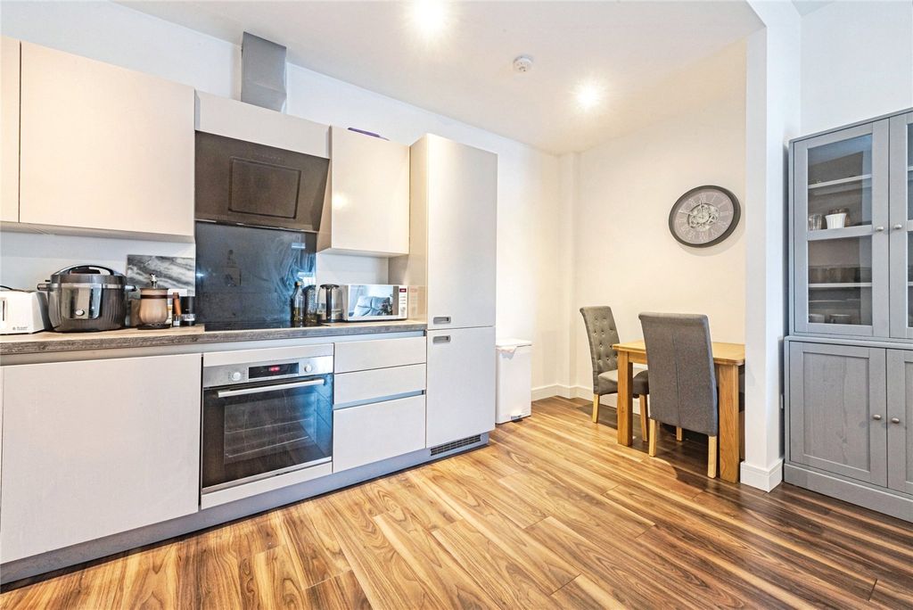 Additional image 5 of 2 bed flat for saleLittle Victoria Street, Basingstoke, Hampshire RG21