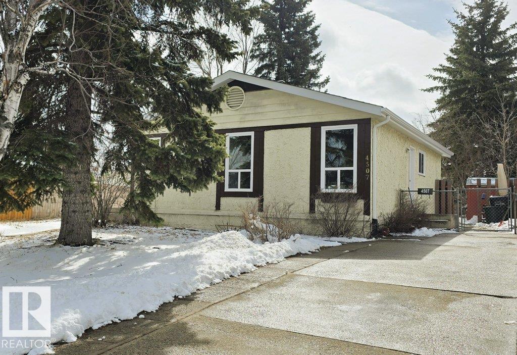 4507 35 Avenue NW, Edmonton, AB, T6L3P8
