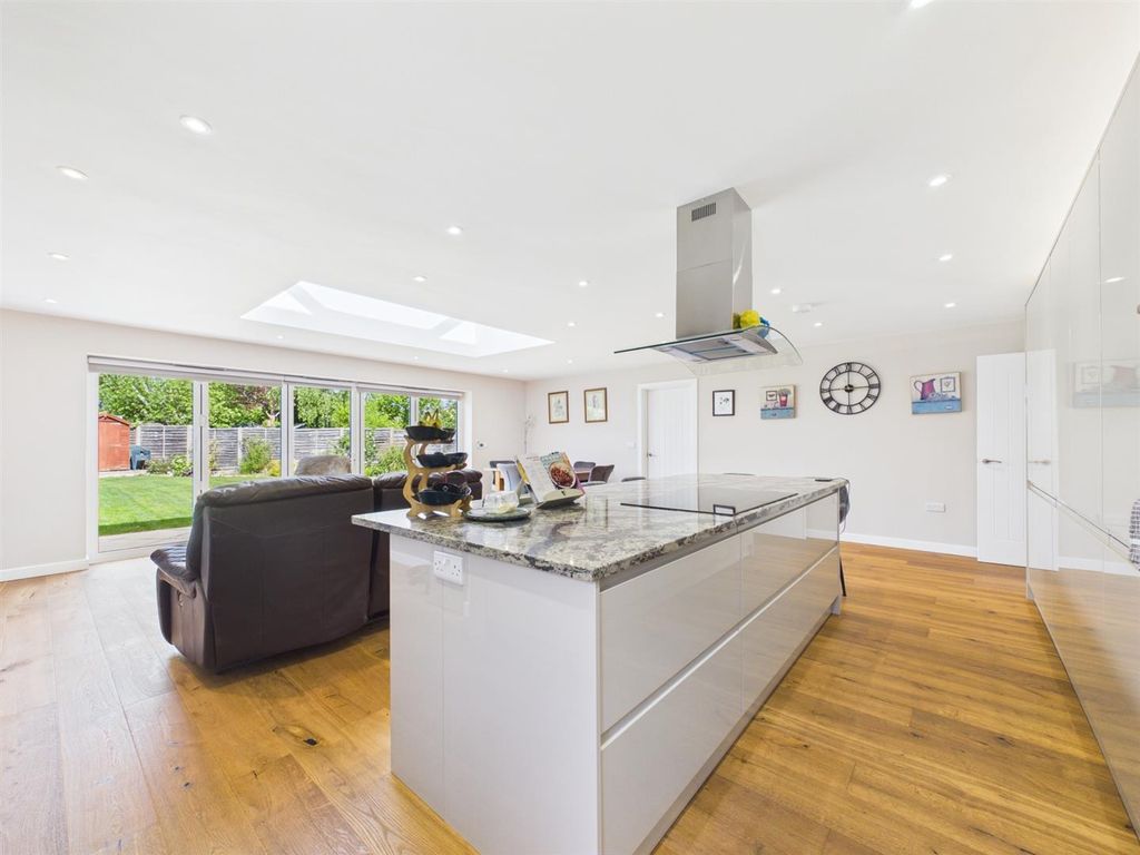 Additional image 8 of 4 bed detached house for saleLangdon Avenue, Bedgrove, Aylesbury HP21