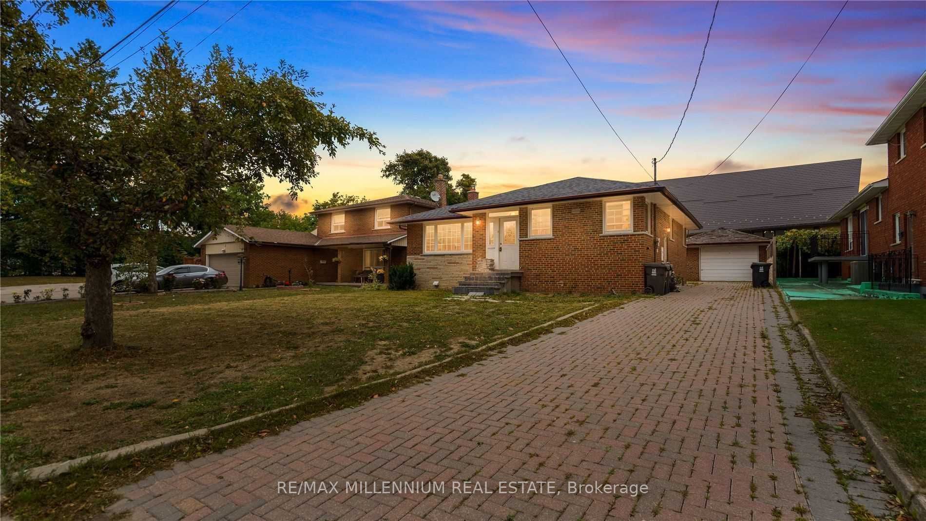 3 Jasmine Road, Toronto, ON, M9M 2P8