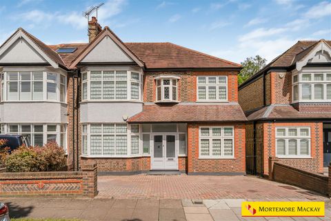Park Drive, London N21
