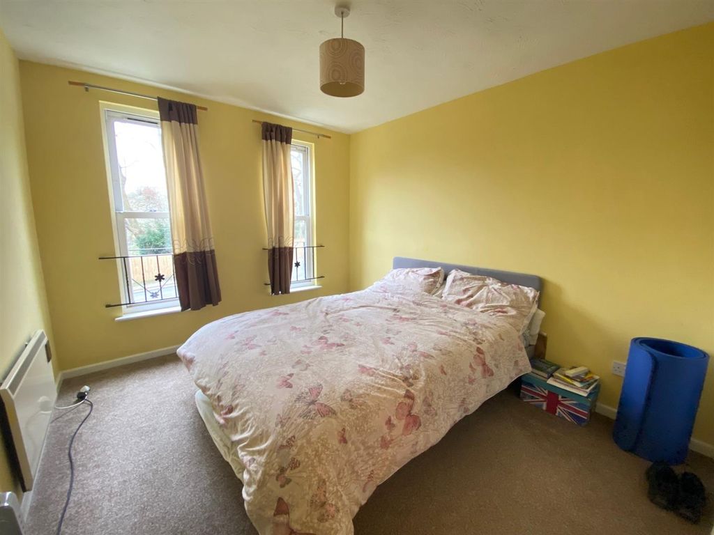 1 bed flat for saleWorcester Road, Malvern WR14 photo 5