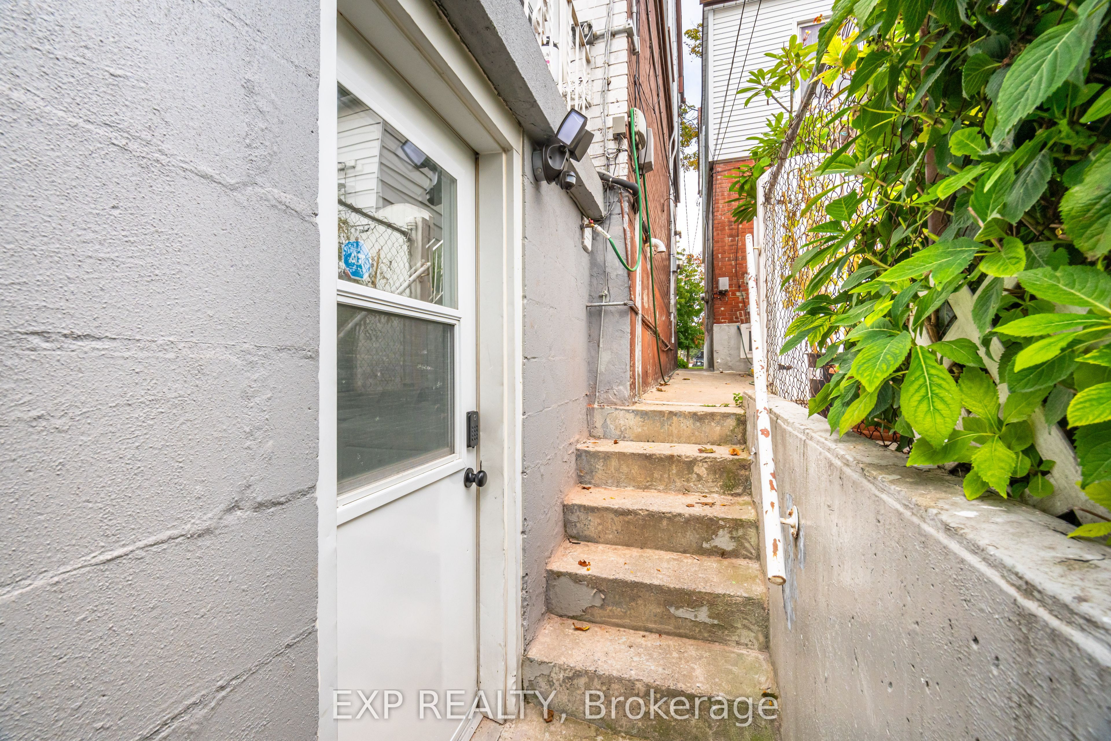 Additional image 2 of B-716 Brock Avenue, Toronto, ON, M6H 3P2