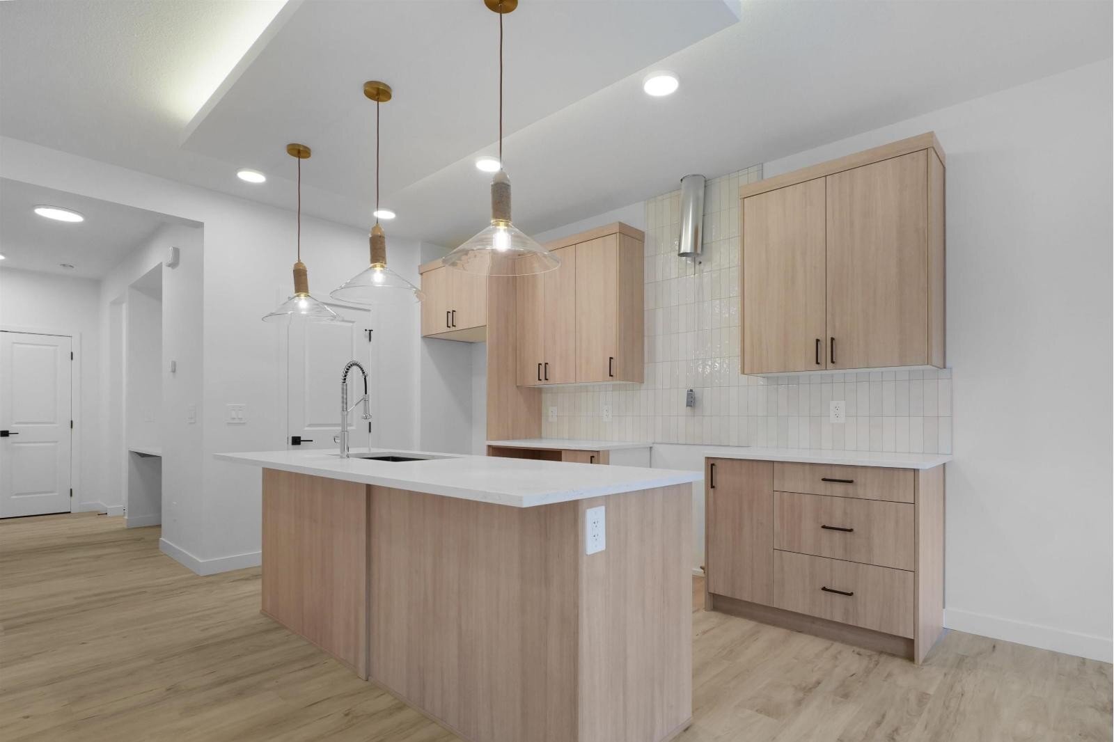 Additional image 7 of 4132 208 Street NW, Edmonton, AB, T6W5S2
