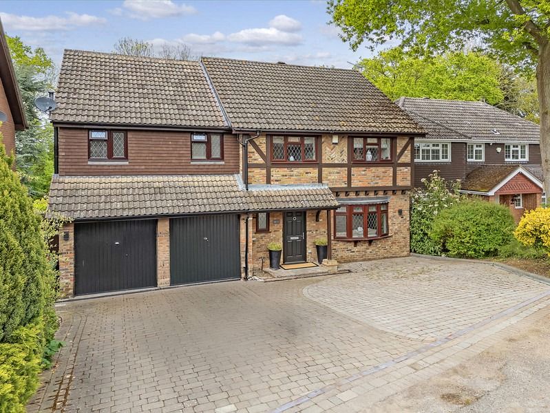 5 bed detached house for saleLincefield, Langdon Hills, Basildon, Essex SS16