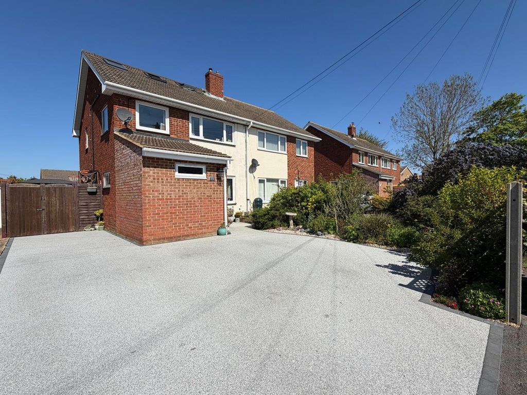4 bed semi-detached house for saleMead End, Biggleswade SG18