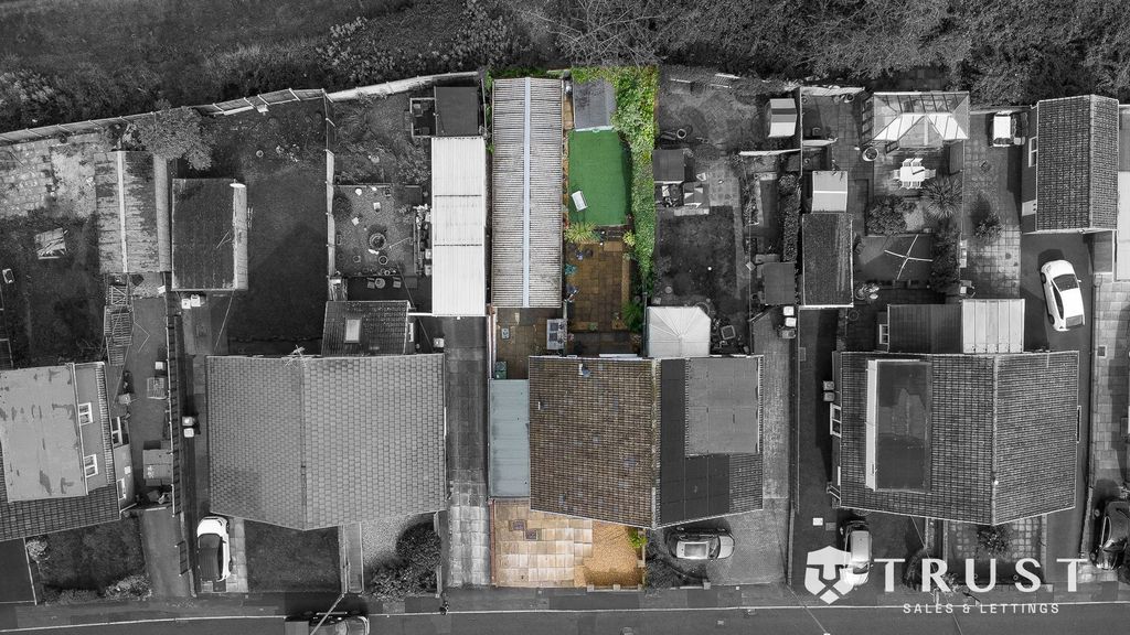 Additional image 32 of 3 bed semi-detached house for saleCarlinghow Lane, Batley WF17