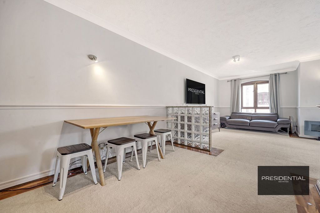 Additional image 9 of 3 bed flat for saleBoleyn Court Epping New Road, Buckhurst Hill IG9