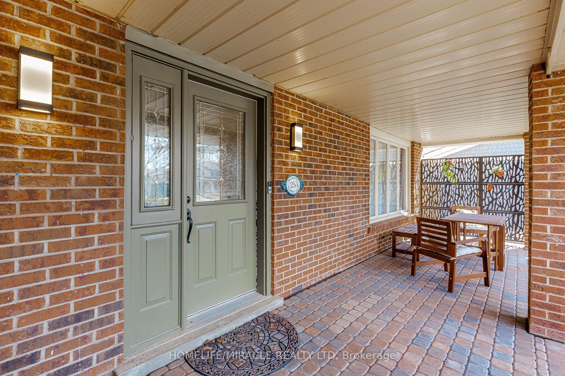 Additional image 4 of 253 Mccraney Street W, Oakville, ON, L6H 3A9