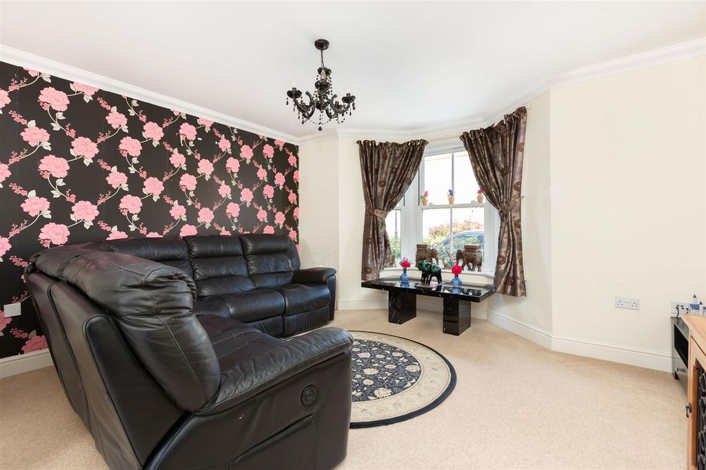 Additional image 4 of 2 bed flat for saleCharlotte Avenue, Fairfield SG5