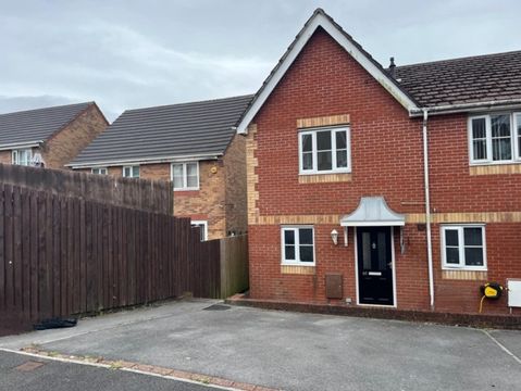Heol Barcud, Birchgrove, Swansea SA7