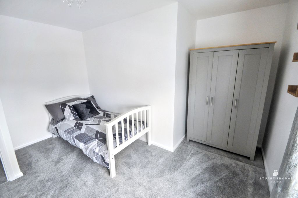 Additional image 10 of 2 bed flat for saleKingston Way, Benfleet SS7