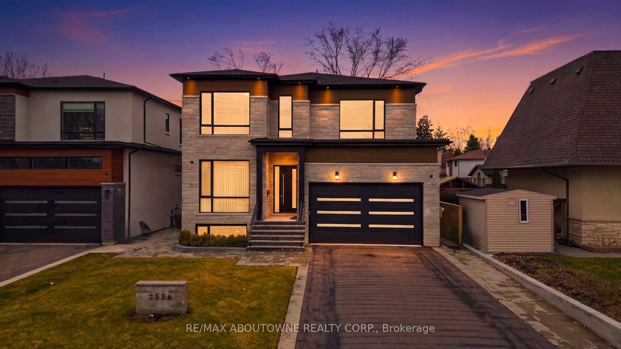 2556 Glengarry Road, Mississauga, ON, L5C 1Y3
