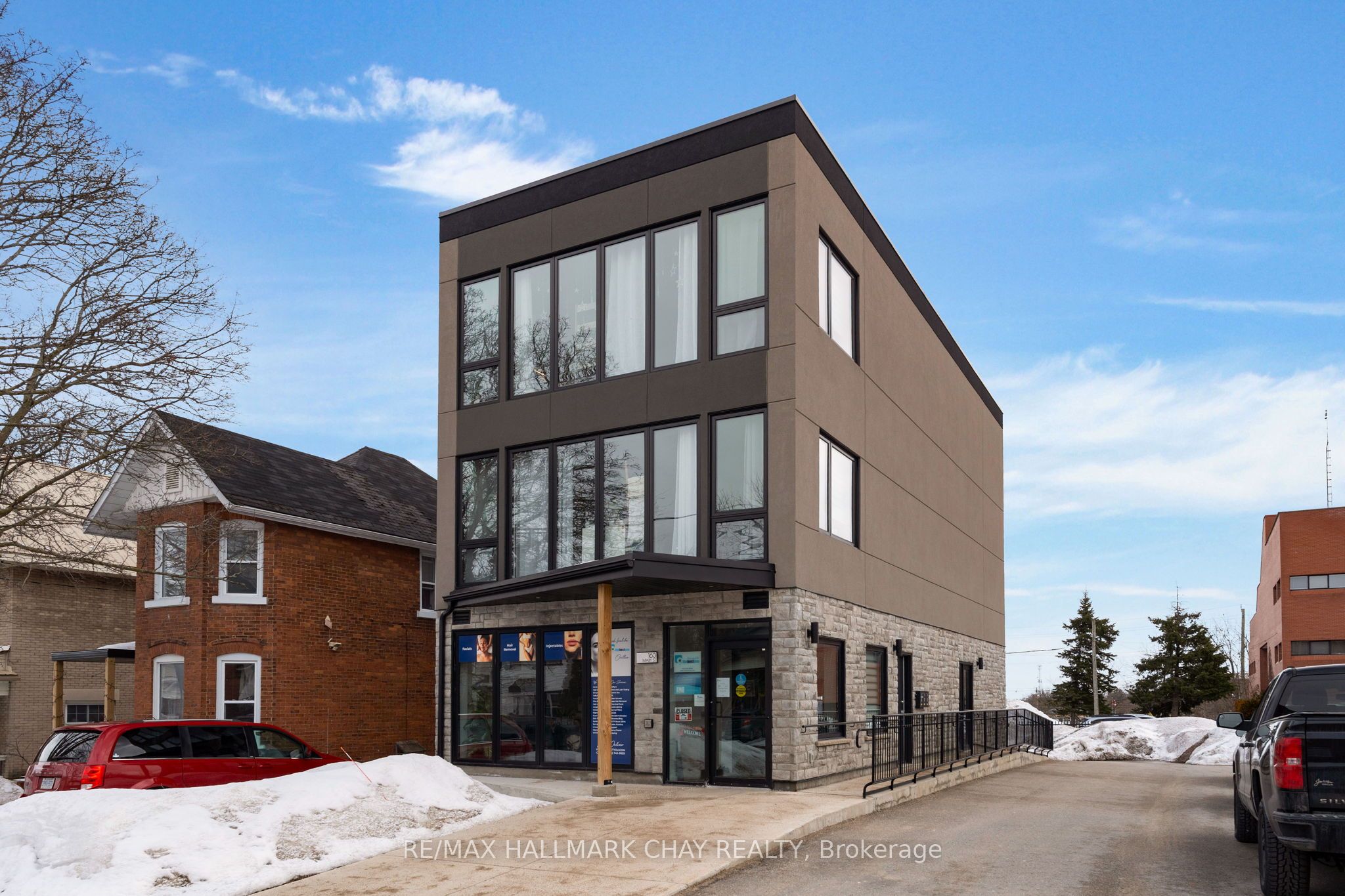 163 Mary Street, Orillia, ON, L3V 3E3