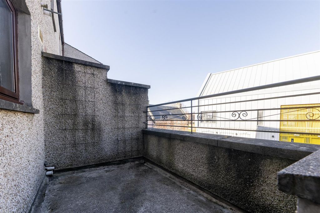 Additional image 5 of 2 bed flat for sale2 Connel Court, Ardconnel Street, Inverness IV2