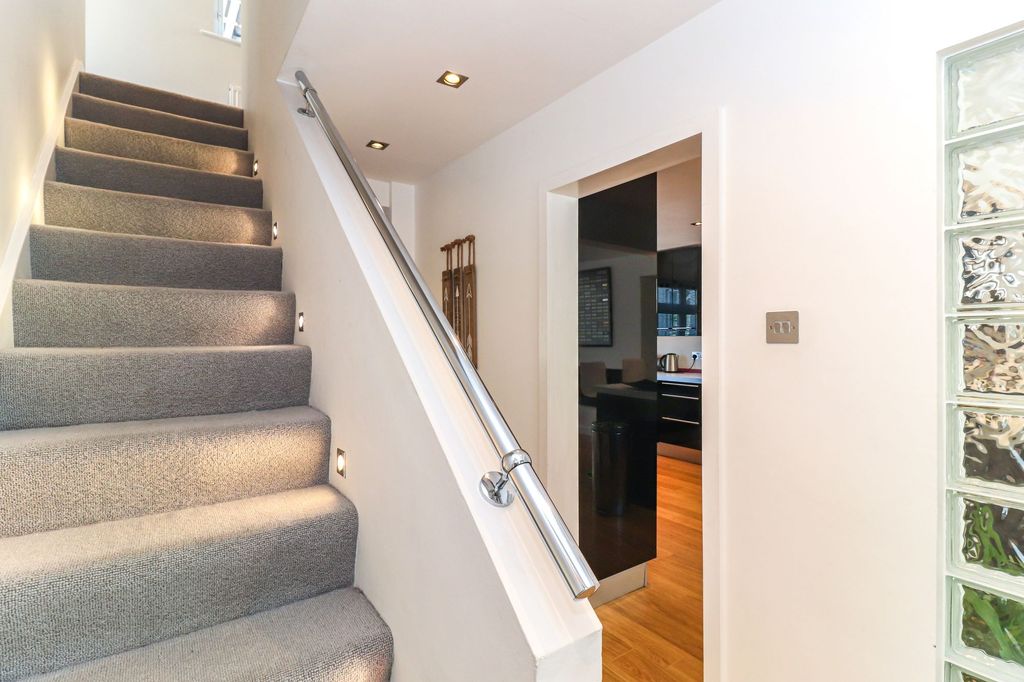Additional image 26 of 5 bed property for saleAbbots Road, Abbots Langley WD5