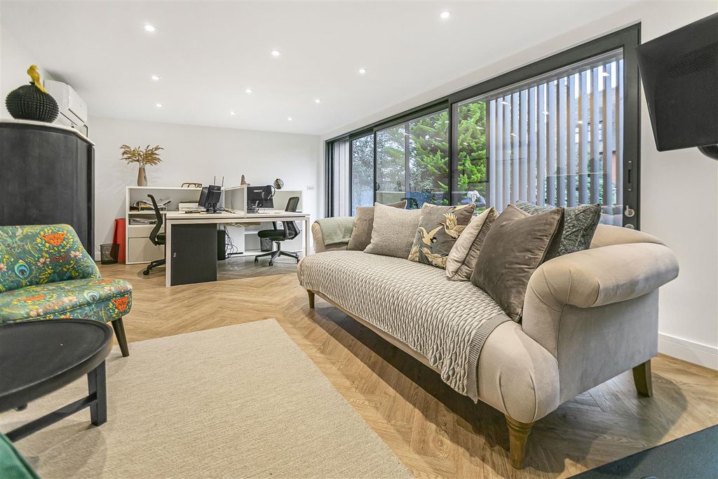 Additional image 42 of 6 bed semi-detached house for saleSt. Catherines Road, Broxbourne EN10