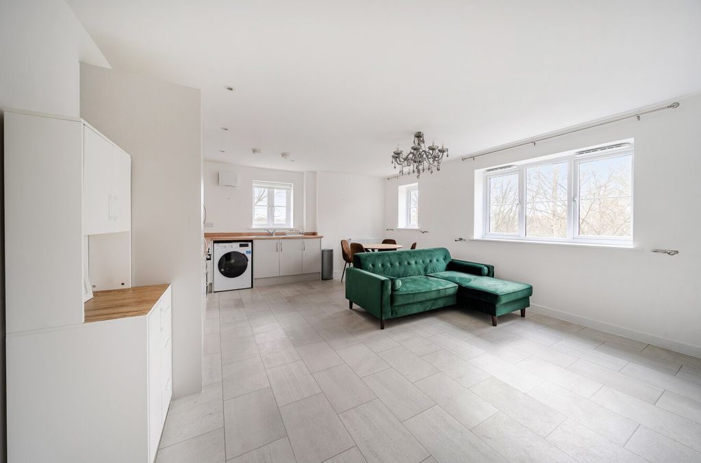 Additional image 8 of 1 bed flat for saleClover Grove, Alton, Hampshire GU34