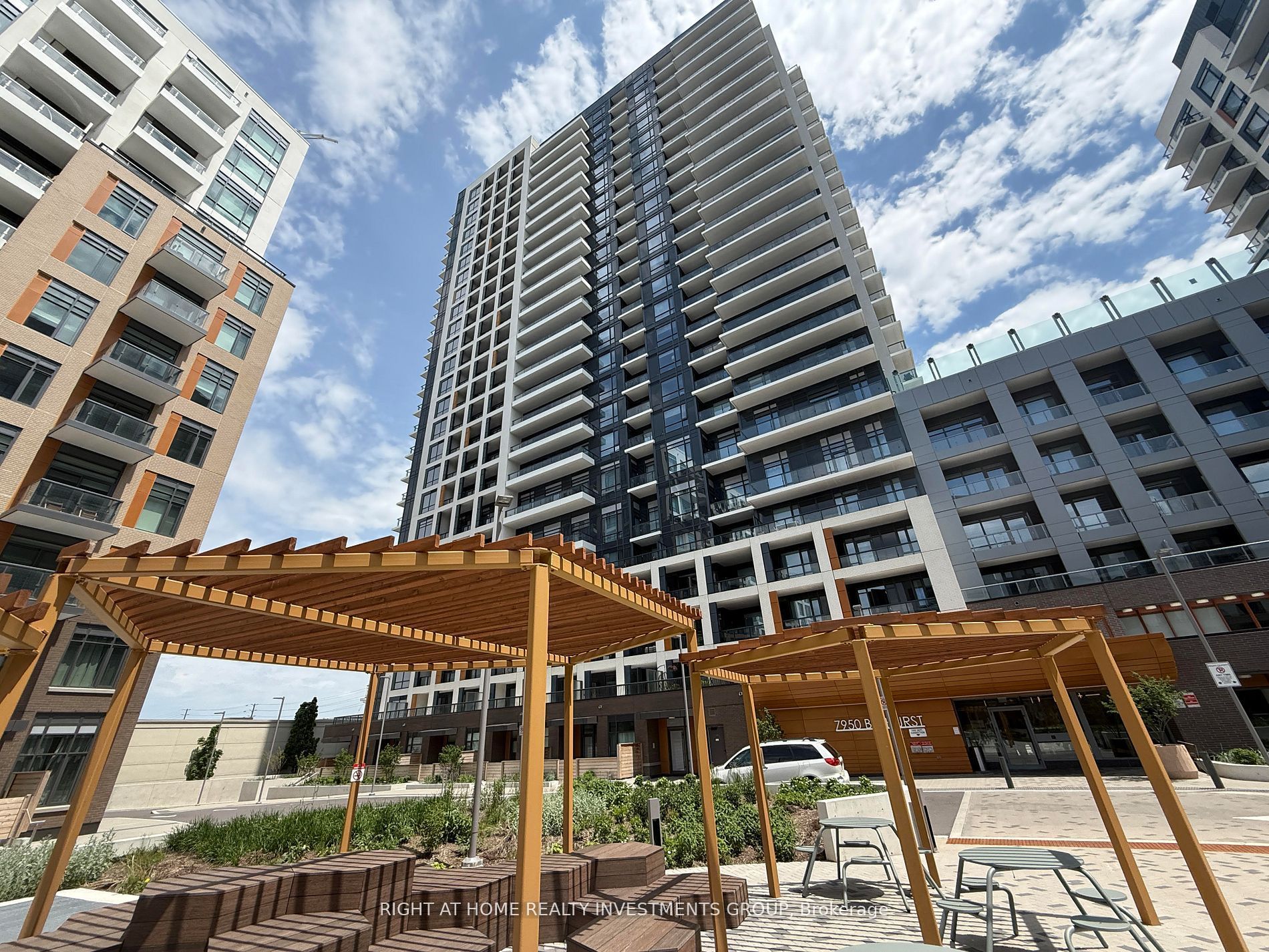 427-7950 Bathurst Street, Vaughan, ON, L4J 0B8