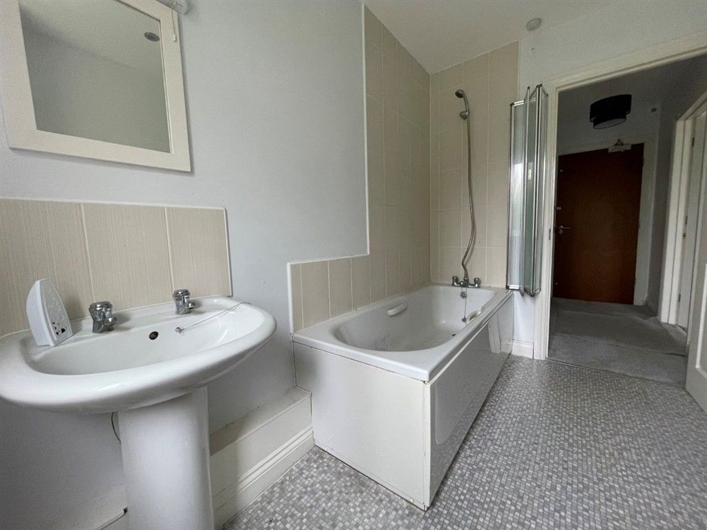 2 bed flat for saleCambridge Square, Middlesbrough TS5 photo 4