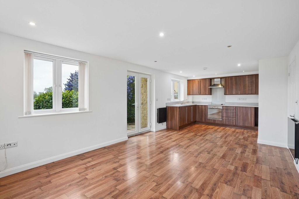 Additional image 2 of 2 bed flat for saleFarmhouse Meadow, Shirley Heights OX28