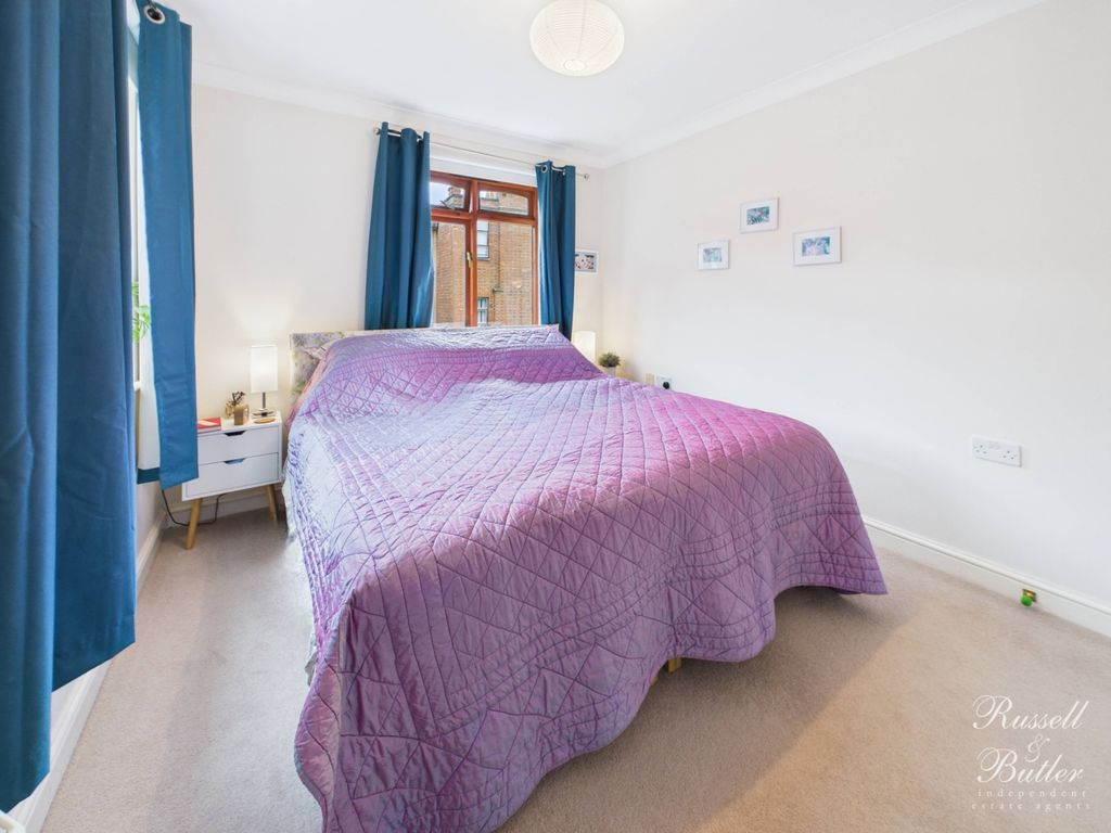 Additional image 7 of 2 bed flat for salePaynes Court, High Street, Buckingham, Buckinghamshire MK18