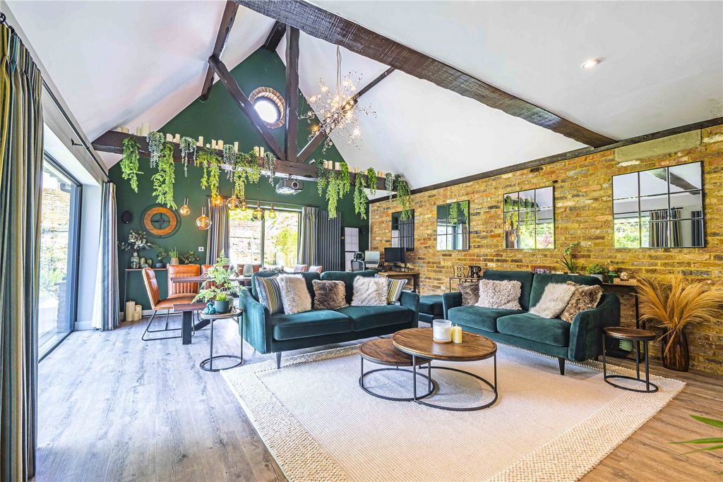 Additional image 14 of 5 bed detached house for saleCastle Gateway, Berkhamsted, Hertfordshire HP4