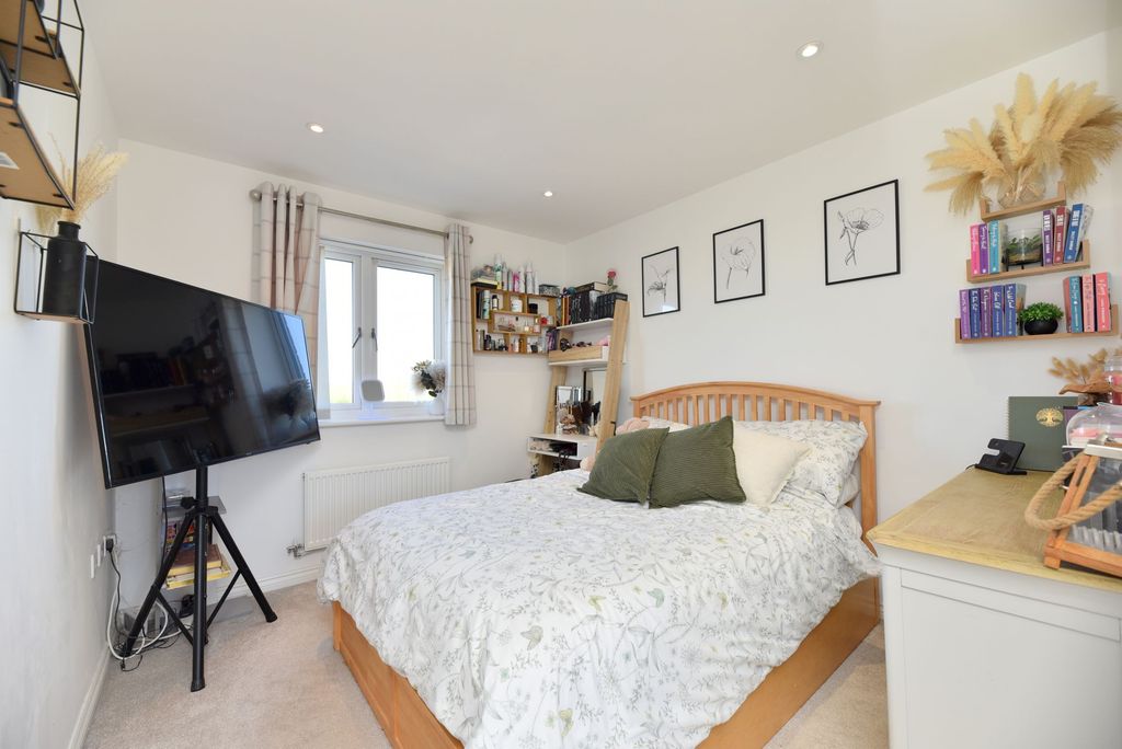 Additional image 10 of 2 bed flat for saleVenus Avenue, Biggleswade SG18
