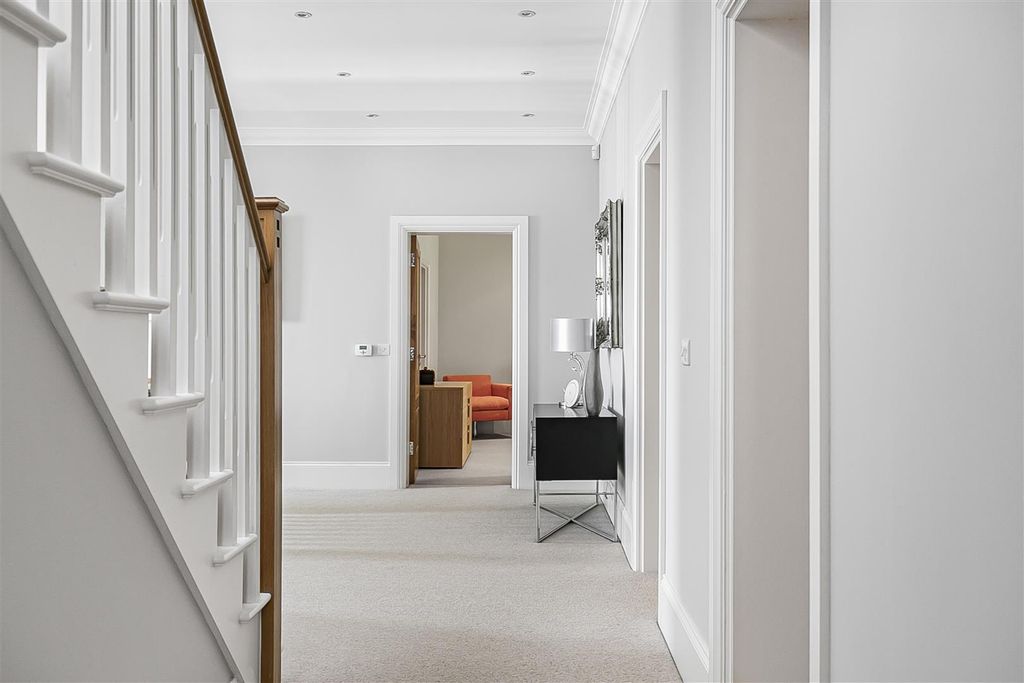 Additional image 7 of 6 bed detached house for saleSubstantial 6200Sqft Family Home, Broxbourne EN10