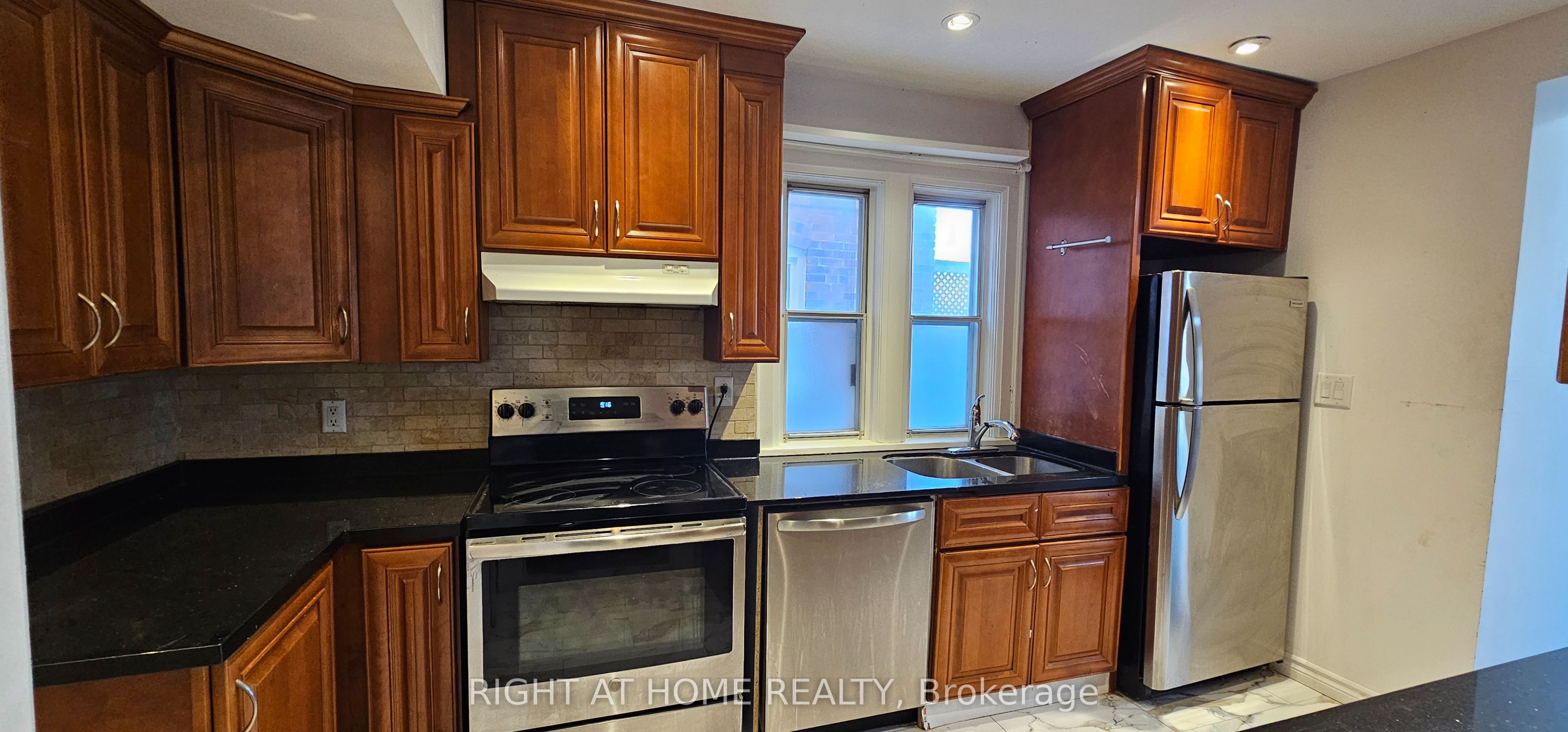 Additional image 4 of Main Floor-72 Eleventh Street, Toronto, ON, M8V 3G5