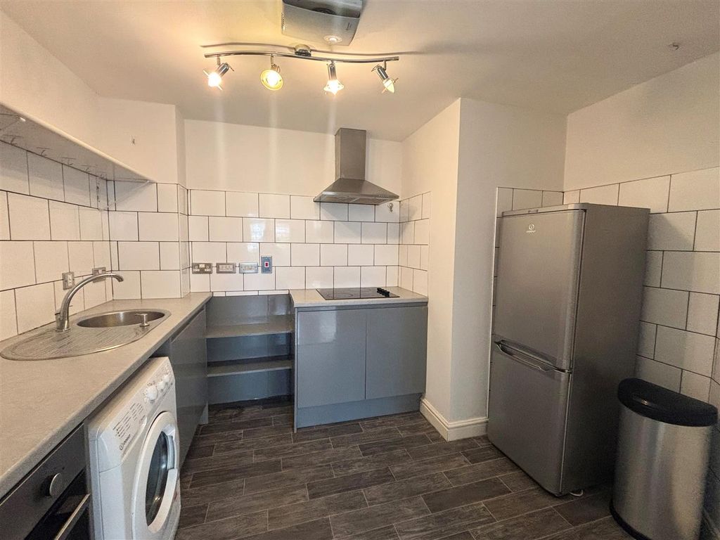 2 bed flat for saleKentmere Drive, Lakeside, Doncaster DN4 photo 3