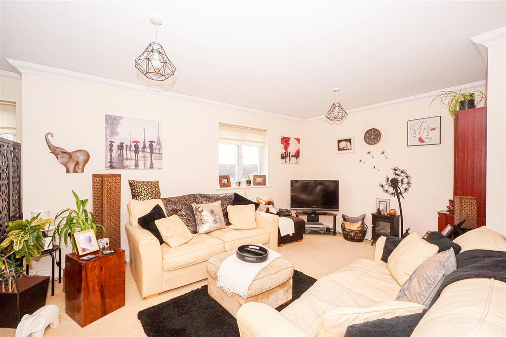 Additional image 3 of 2 bed flat for saleWelton Rise, St. Leonards-On-Sea TN37