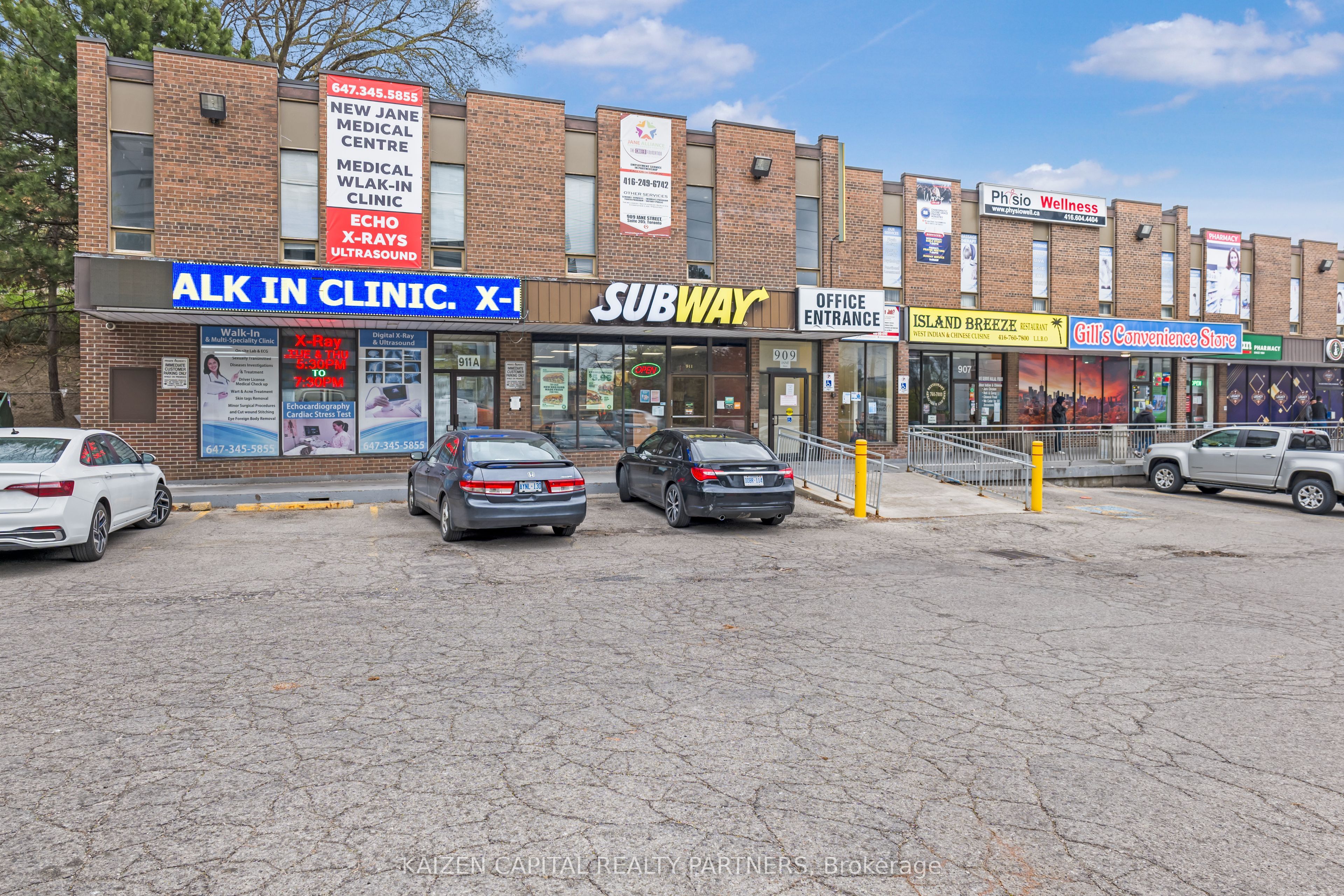 202A-901 Jane Street, Toronto, ON, M6N 4C6