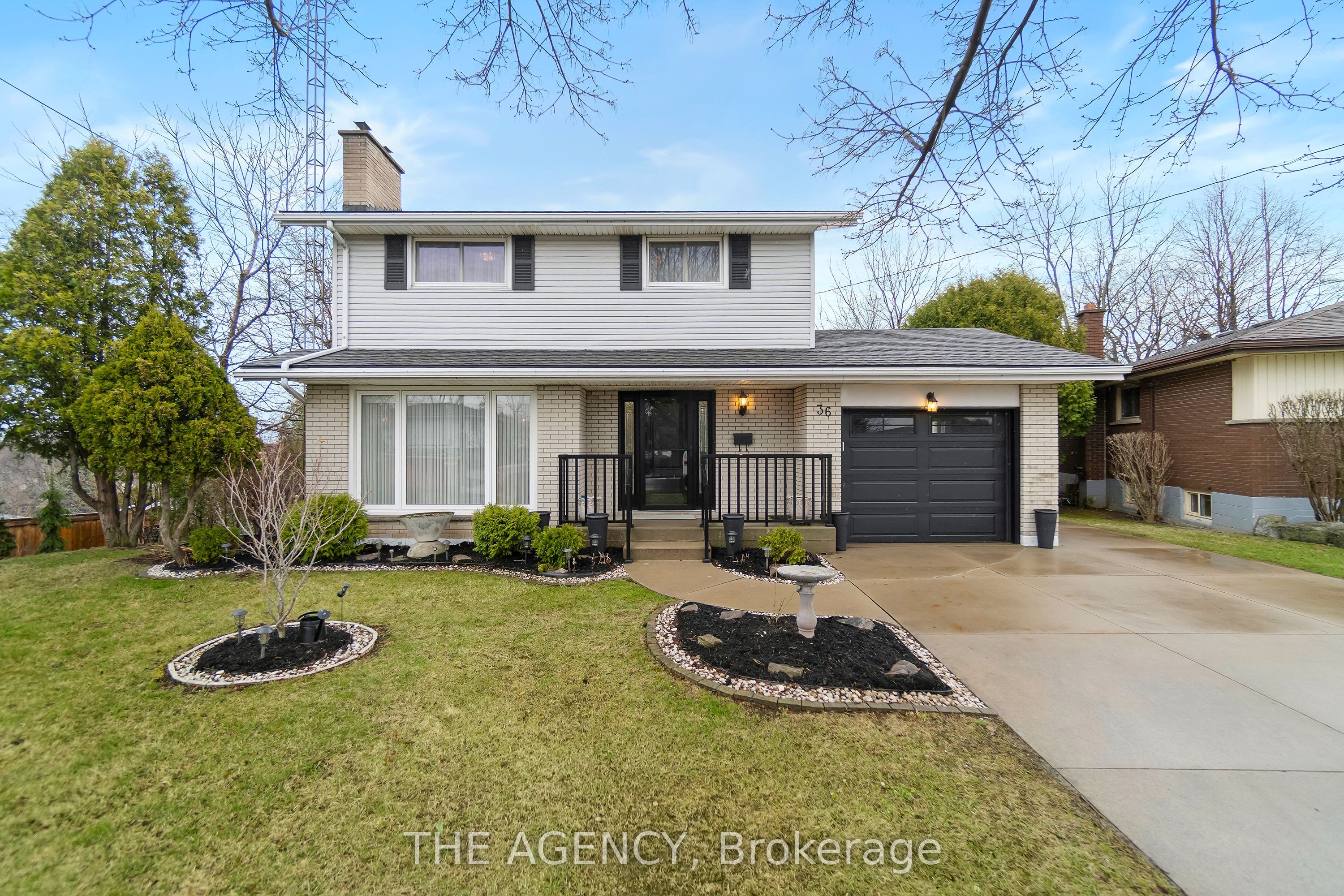 36 Buckingham Drive, Hamilton, ON, L9C 2G5 photo 2