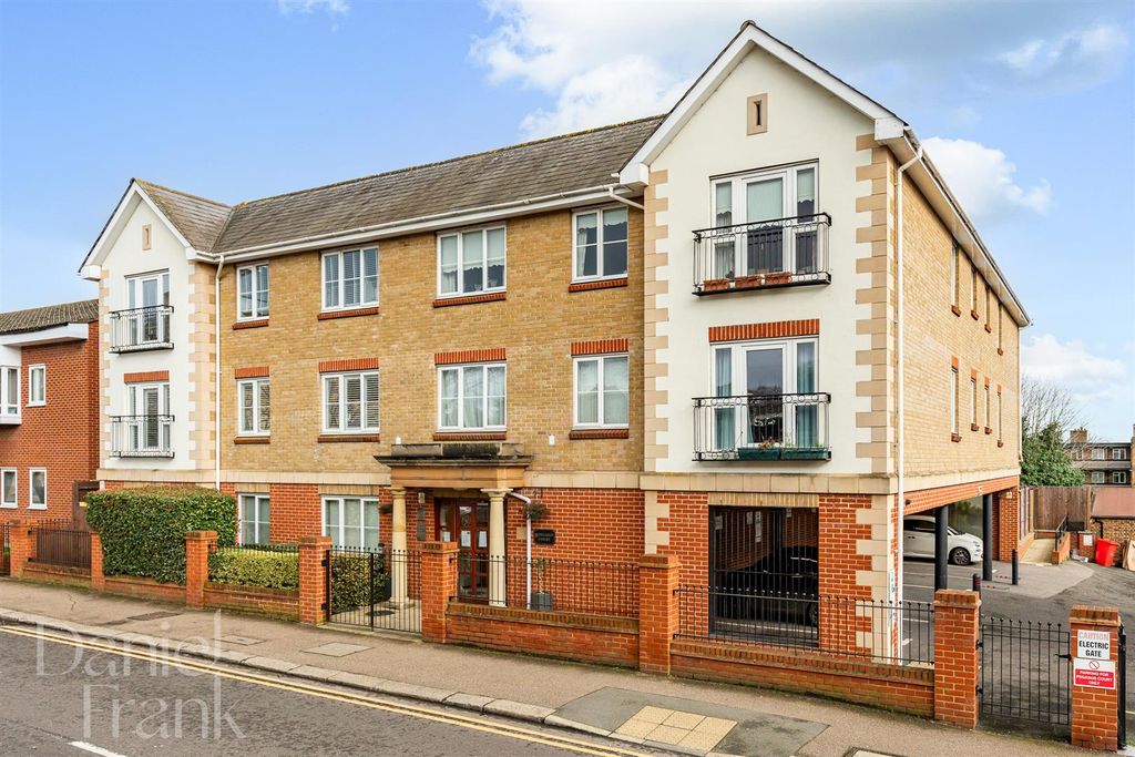 2 bed flat for saleVictoria Road, Buckhurst Hill IG9