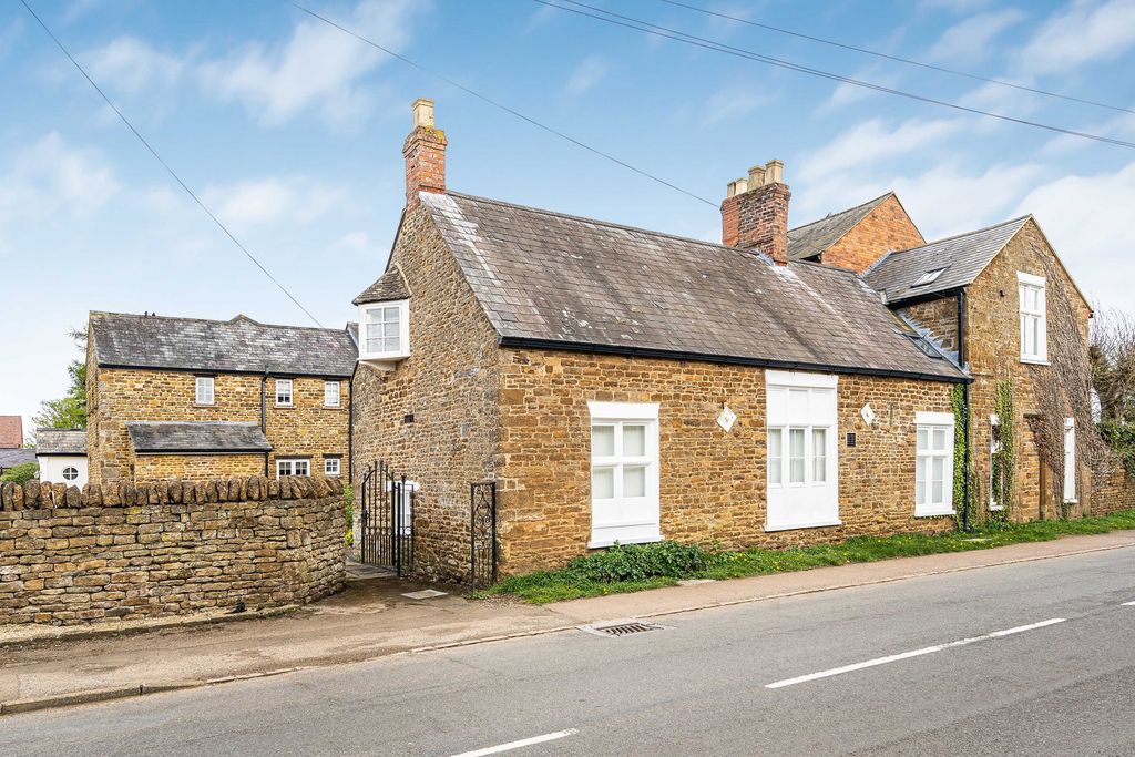 1 bed flat for saleMeadow Drive, Middleton Cheney, Oxfordshire OX17