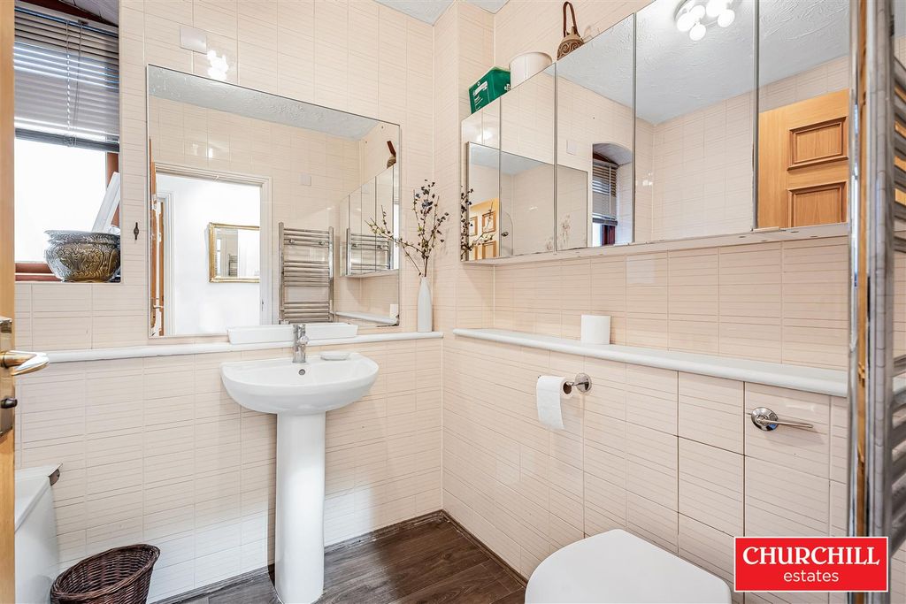 Additional image 16 of 2 bed flat for saleBoleyn Court, Epping New Road, Buckhurst Hill IG9